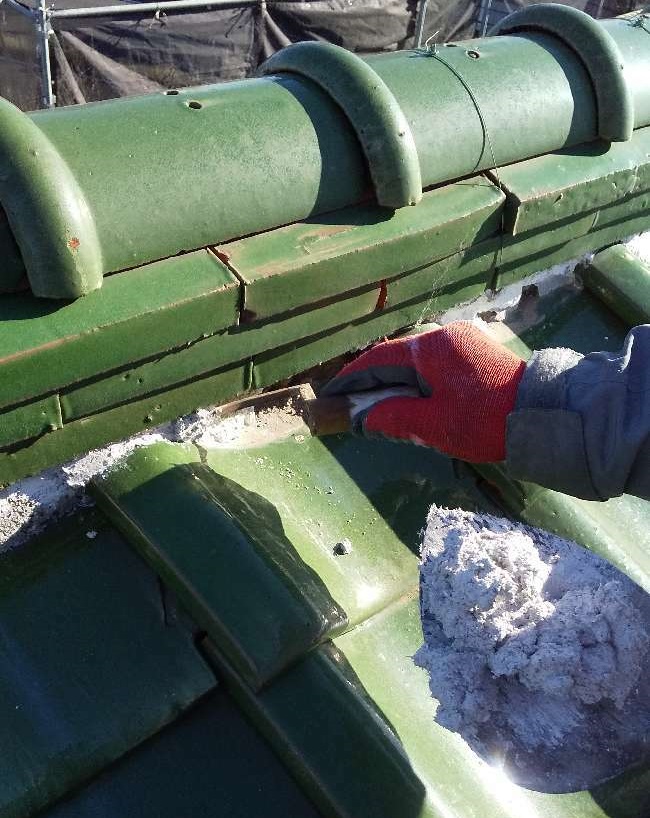 屋根部分の漆喰工事!雨漏りの部分補修工事